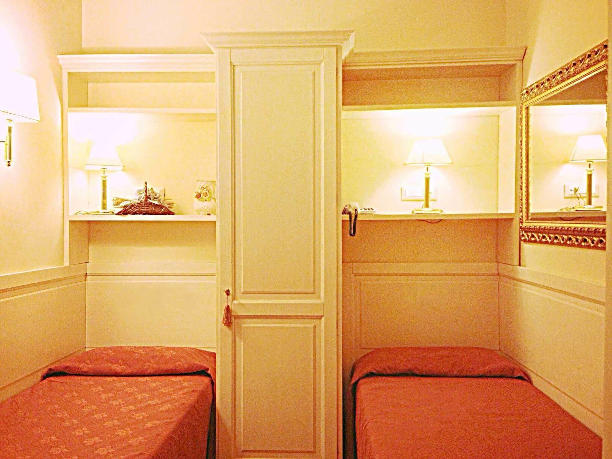 Bed and Breakfast Residenza Domiziano Рим Екстер'єр фото